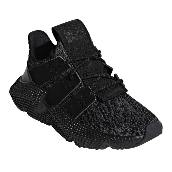 youth black adidas shoes